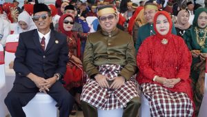 Hadir Dalam Balutan Adat Mandar, Andi Bebas Curi Perhatian di Upacara HUT RI ke-79