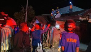 Sinergi Damkar Polman dan PLN Berhasil Cegah Api Meluas