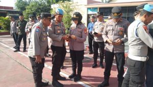 Cegah Penggunaan Aplikasi Judi Online, Propam Polres Polman Inspeksi Handphone Personil