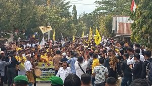 Ribuan Massa Tumpah Ruah Iringi Pendaftaran ASSAmi di KPU Polman
