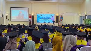 Pesan Kadis Pendidikan dan Kebudayaan Sulbar di Wisuda UT Majene
