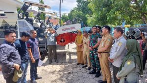 Dorong Swasembada Pangan, Kementan Salurkan 3 Unit Combine Harvester di Pinrang