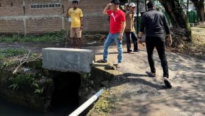 TAGANA Dinsos Polman Dampingi Pj Bupati Pantau Lokasi Banjir, Bantuan Segera Disalurkan