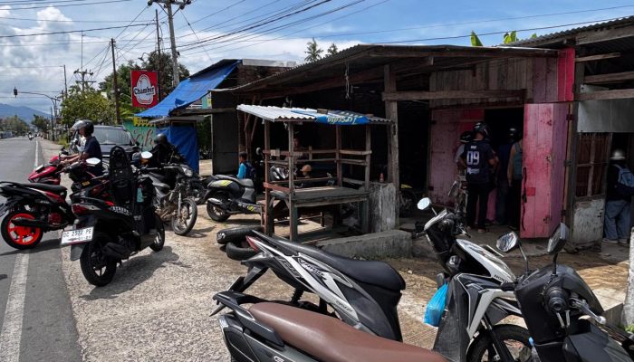 Isu Kenaikan Harga BBM Picu Antrean Panjang di SPBU, Harga Pengecer Melonjak