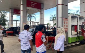 Imbau Warga Tak Panic Buying, Kadis Perindagkop Polman Turun Awasi Distribusi BBM Sampai ke Pengecer