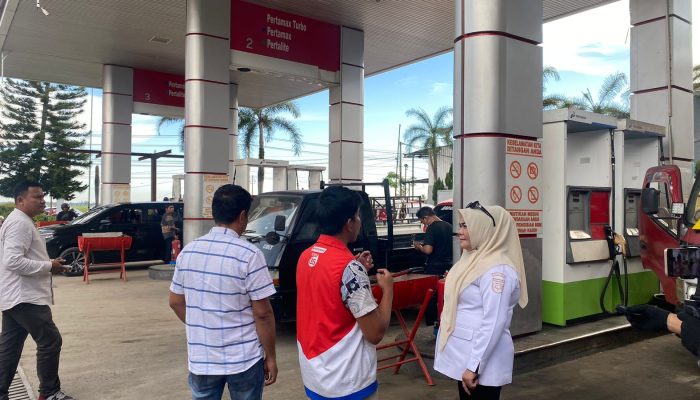 Imbau Warga Tak Panic Buying, Kadis Perindagkop Polman Turun Awasi Distribusi BBM Sampai ke Pengecer