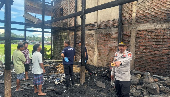 Dua Rumah di Dusun Botto Terbakar, Polsek Campalagian Langsung ke TKP