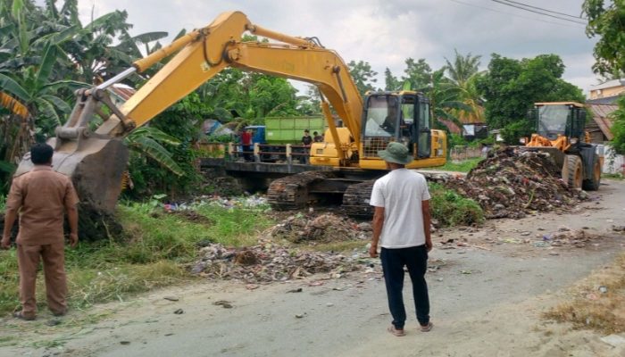 Bupati Polman Turunkan Excavator untuk Normalisasi Sungai Sidorejo Wonomulyo
