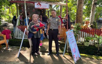 Cegah Stunting Sejak Dini, Bhabinkamtibmas Polewali Ajak Warga Aktif ke Posyandu