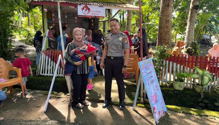 Cegah Stunting Sejak Dini, Bhabinkamtibmas Polewali Ajak Warga Aktif ke Posyandu