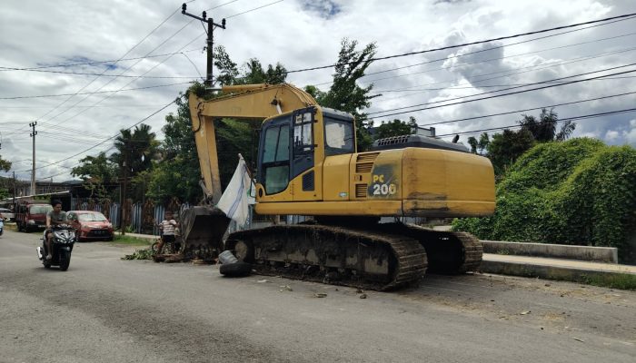 Antisipasi Banjir, Bupati Polman Kerahkan Alat Berat Pribadi untuk Normalisasi Sungai dan Drainase