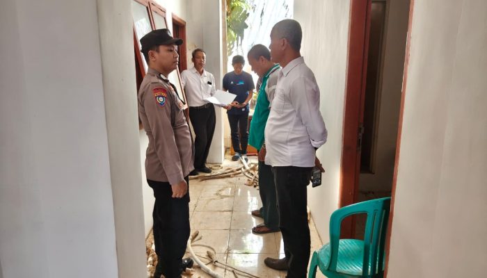 Personel Polsek Wonomulyo Datangi TKP Pencurian di Wisma Balanipa