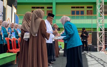 Di Wisuda Santri Al-Risalah, Bupati Polman Sumbang Gaji 10 Bulan untuk Pesantren