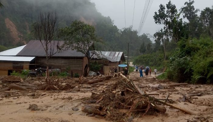 Longsor Terjang Dua Wilayah di Matangnga Polman, 80 KK Terdampak
