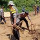 TNI-Polri dan Warga Gotong Royong Bersihkan Material Longsor di Matangnga, Akses Jalan Mulai Dibuka