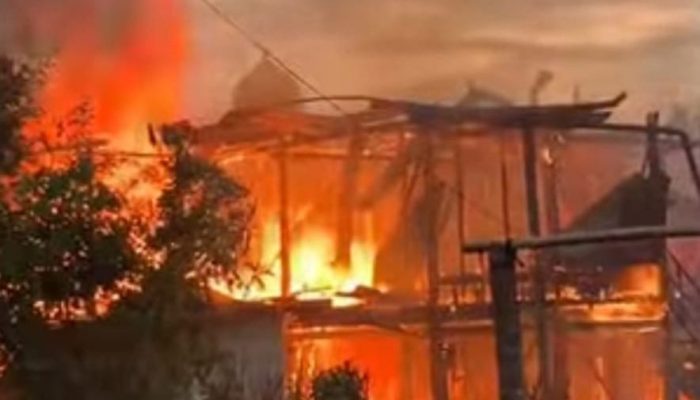 Ditinggal Pemilik, Satu Rumah di Nepo Hangus Terbakar Diduga Akibat Korsleting Listrik