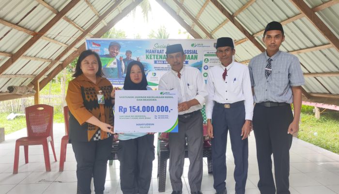 DPKP Polman-BPJS Ketenagakerjaan Serahkan Santunan ke Ahli Waris Nelayan Korban Kecelakaan Laut