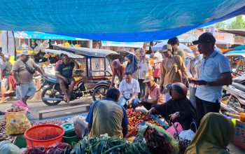 TPID Polman Sidak Pasar Pekkabata Jelang Idul Adha, Pantau Harga Bapok