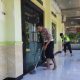 Satlantas Polres Polman Bersihkan Tempat Ibadah, Wujud Kepedulian Sambut Hari Bhayangkara