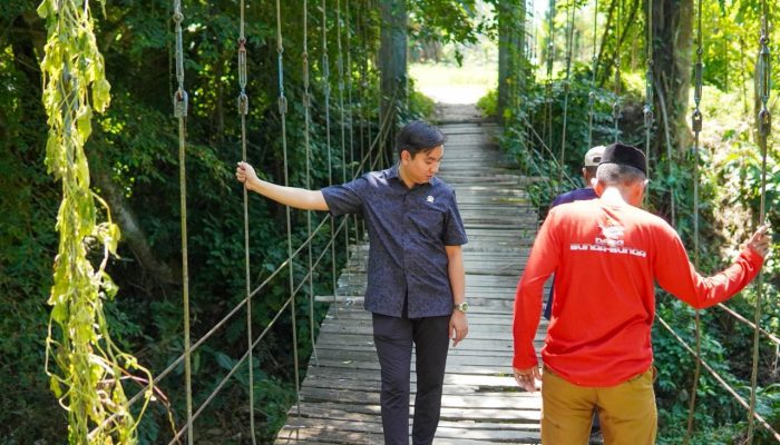 Usai Reses, Rahmat Ichwan Bahtiar Tinjau Langsung Jembatan Gantung Rusak di Matakali