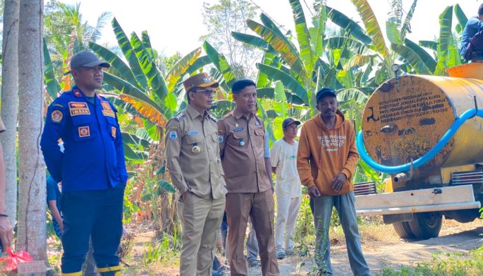 Bupati Polman Kerahkan Damkar Salurkan Air ke Sawah Terdampak Kekeringan