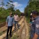 Turun Langsung ke Tutar, Bupati Polman Pastikan Jalan Rusak 3 Desa Jadi Prioritas
