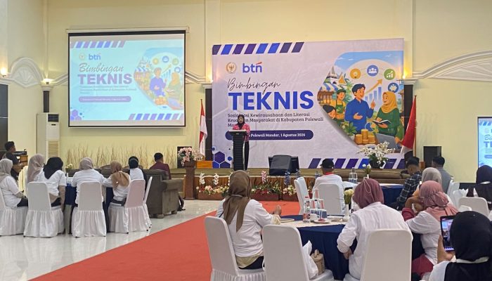 Buka Bimtek Literasi Keuangan di Polman, Ratih Singkarru Soroti Dampak Pinjol dan Judol