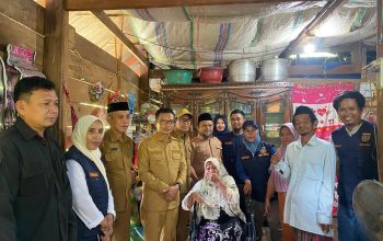 Bupati Polman Bantu Mobilitas Lansia dan Penyandang Disabilitas dengan Kursi Roda