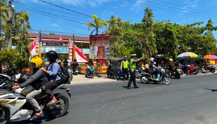 Satlantas Polres Polman Siaga di Titik Rawan Kemacetan