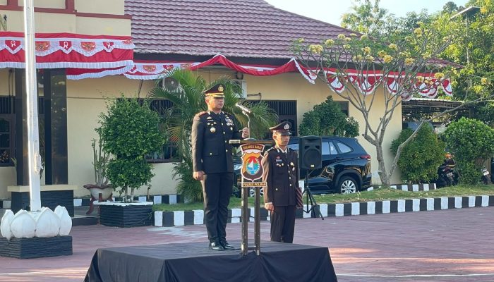 HUT RI ke-81, Kapolres Polman Pimpin Upacara Pengibaran Bendera Merah Putih