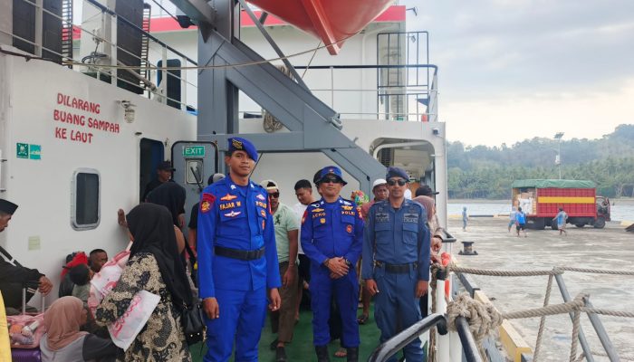 Dari Tanjung Silopo ke Kalimantan, Sat Polair Polman Kawal KM Sabuk Nusantara 93