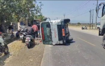 Hindari Pajero, Mobil Damkar Polman Terguling, 7 Personel Terluka