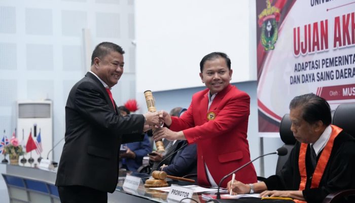 Raih Doktor Unhas, Mustari Mula Tawarkan Model AKIK untuk Perkuat Daya Saing Sulbar