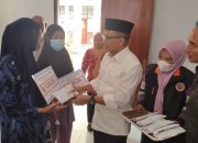Pemkab Polman Serahkan Bantuan Rp50 Juta untuk 8 KK Korban Kebakaran
