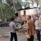 Polisi dan Damkar Padamkan Kebakaran Rumah di Segerang Polman