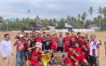 Kapolsek Binuang Hadiri Final dan Penutupan Sepak Bola Bambu Antar Dusun
