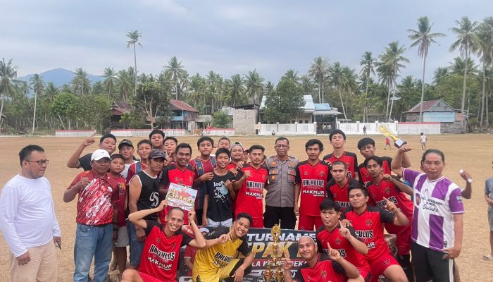 Kapolsek Binuang Hadiri Final dan Penutupan Sepak Bola Bambu Antar Dusun
