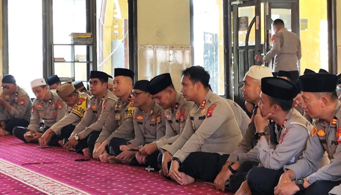 Kapolres Polman dan Jajaran Ikuti Pembinaan Rohani Bersama Kapolri dan Gus Baha Secara Daring