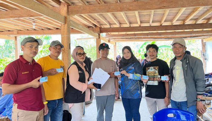 Jemput Bola, Disdukcapil Polman Hadirkan Layanan Kependudukan di Ambopadang
