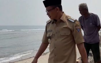 Bupati Polman Siapkan Penanganan Abrasi Pantai Tammangalle, 800 Geobag Diusulkan