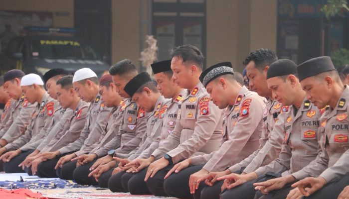 Mohon Hujan dan Keberkahan, Kapolres Polman Ikuti Sholat Istisqa