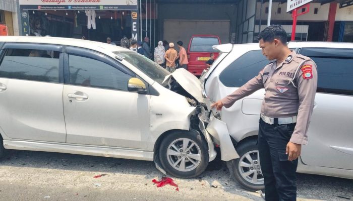 Lima Mobil Terlibat Kecelakaan Beruntun di Wonomulyo Polman, Tiga Orang Luka-luka