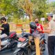 Cegah Dampak Kabut Asap, Sat Lantas Polres Polman Bagikan Ribuan Masker