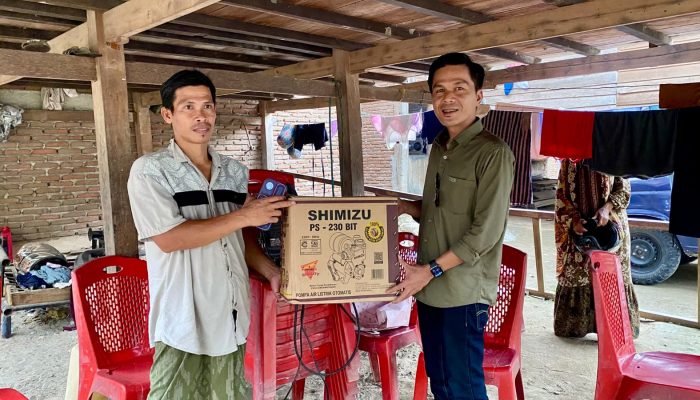 Respons Keluhan Warga Tibakan, Legislator Golkar Fatahuddin Bantu Mesin Air dan 150 Batang Pipa