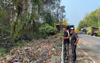 Lanjutkan Pembersihan Pantai Sappoang, Camat Binuang Gerakkan Lintas Sektor