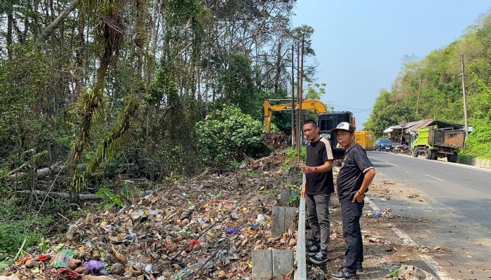 Lanjutkan Pembersihan Pantai Sappoang, Camat Binuang Gerakkan Lintas Sektor
